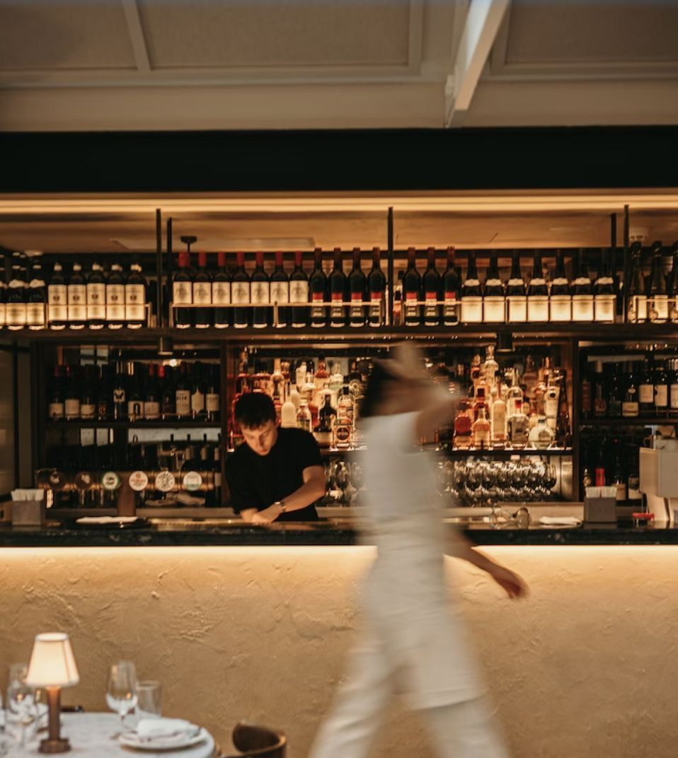 One bar. The right crowd.